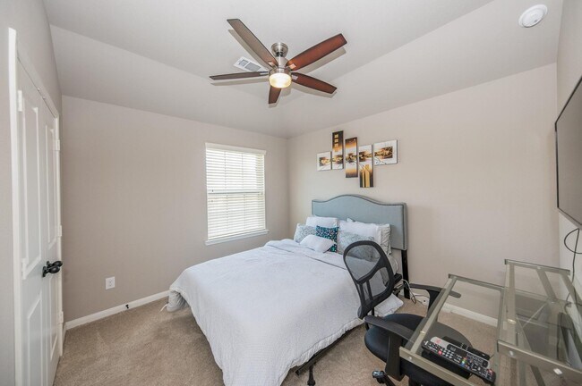 Building Photo - 10010 Cypress Path