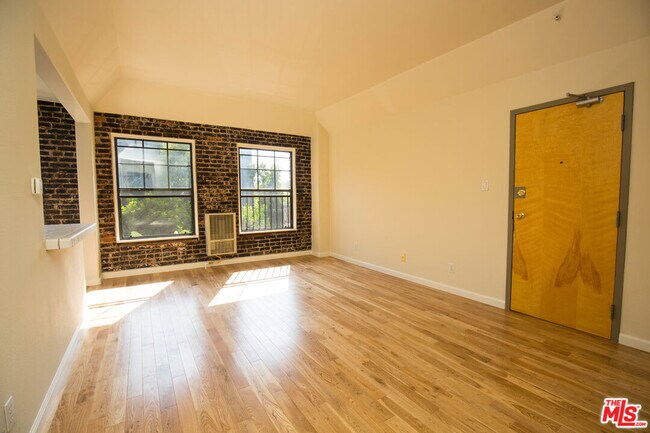 Building Photo - 361 S Detroit St