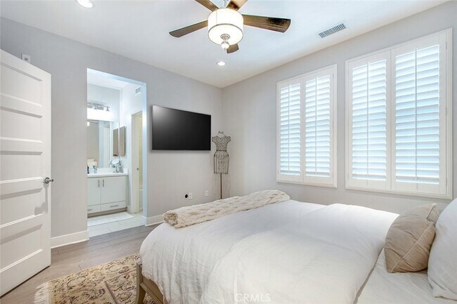 Building Photo - 10 Brownstone Way
