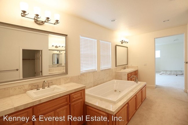 Building Photo - 3 br, 3.5 bath House - 11 West Barberry Place