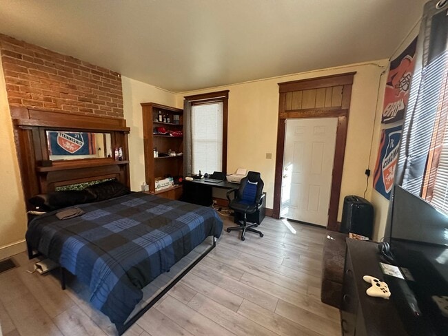 Building Photo - Clifton 6 Bedroom House Available