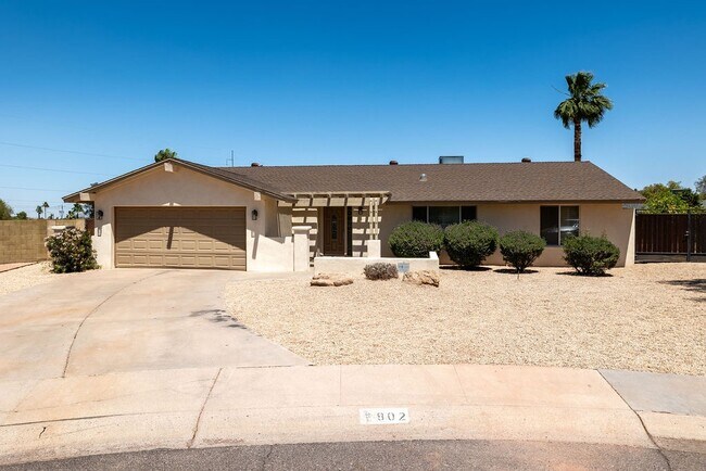 Primary Photo - 802 E Caribbean Ln