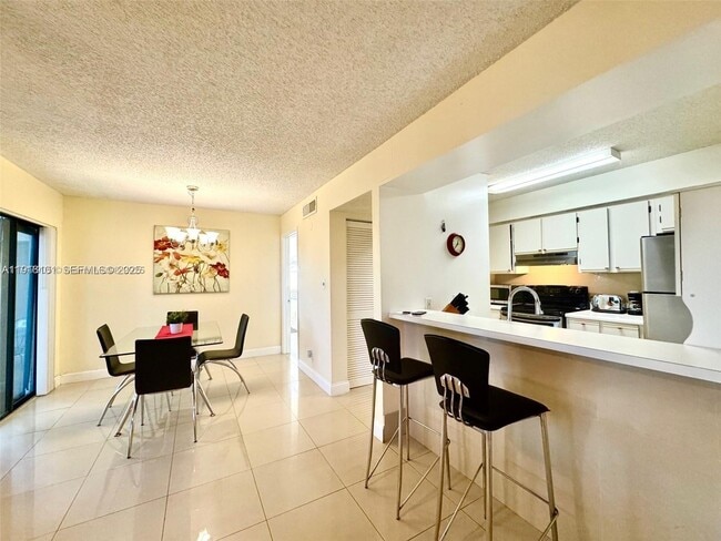 Building Photo - 620 S Park Rd