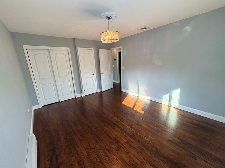 Building Photo - 2002 City Ave