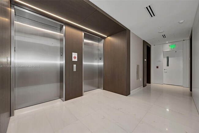 Building Photo - 300 Biscayne Blvd Way