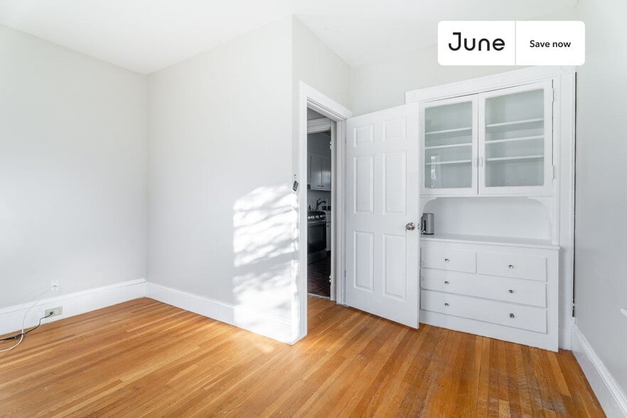 Building Photo - 45 Montcalm Ave