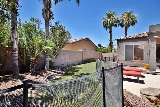 Building Photo - 483 W Carob Dr