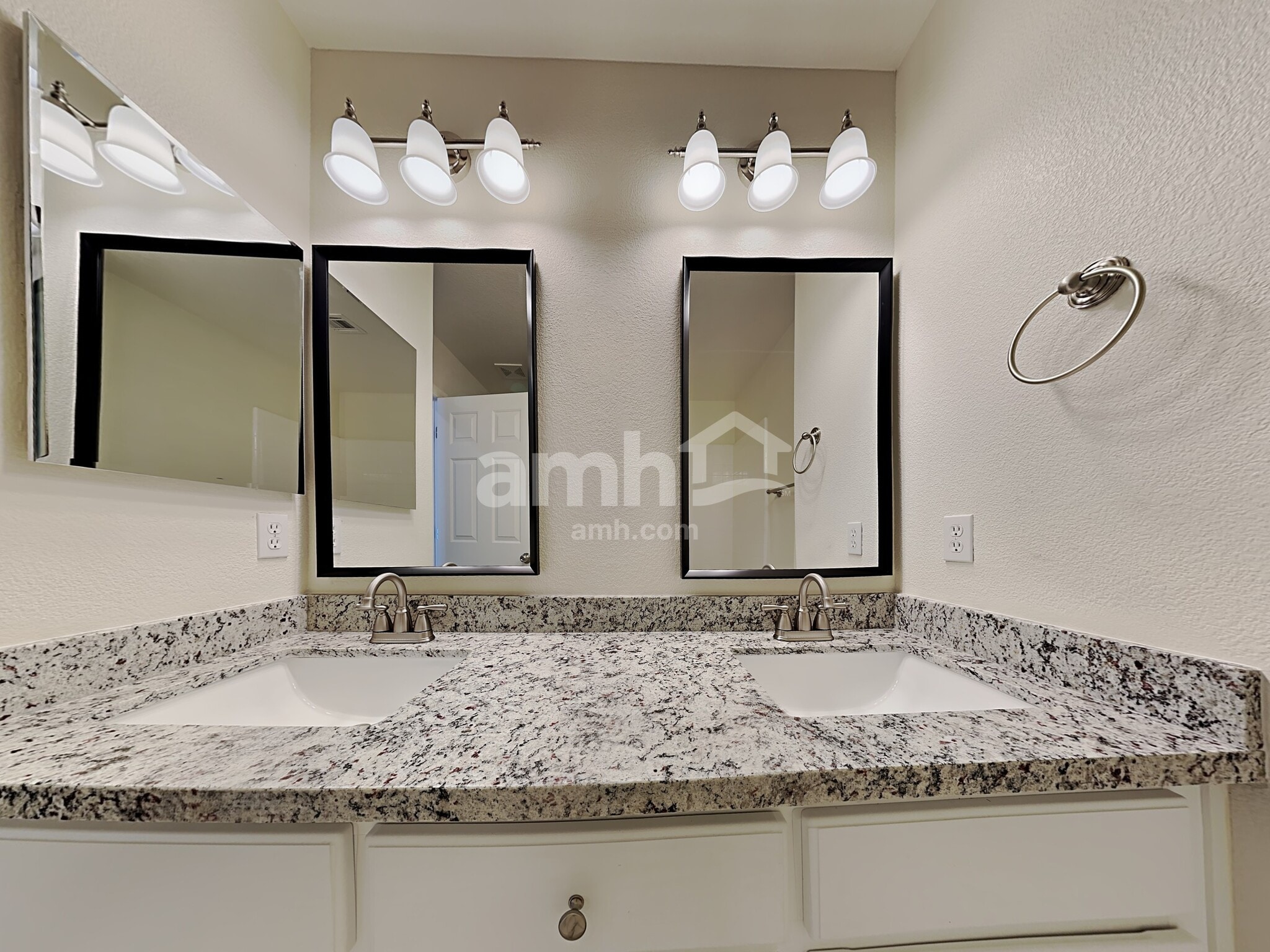 Building Photo - 9761 Trailing Daisy St