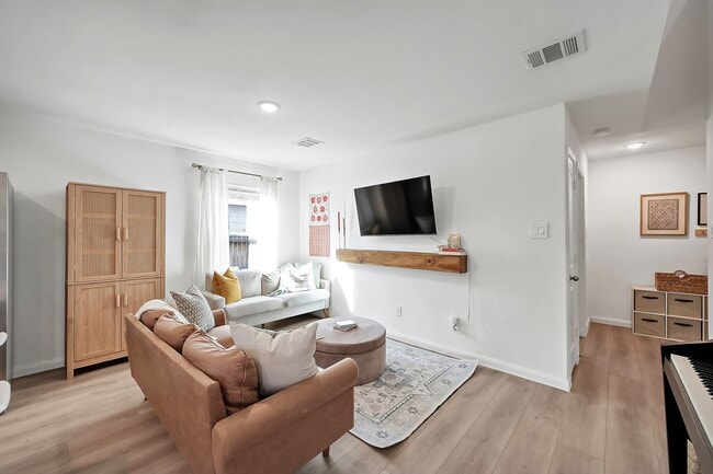 Building Photo - 16516 Jasmine Marie Pl