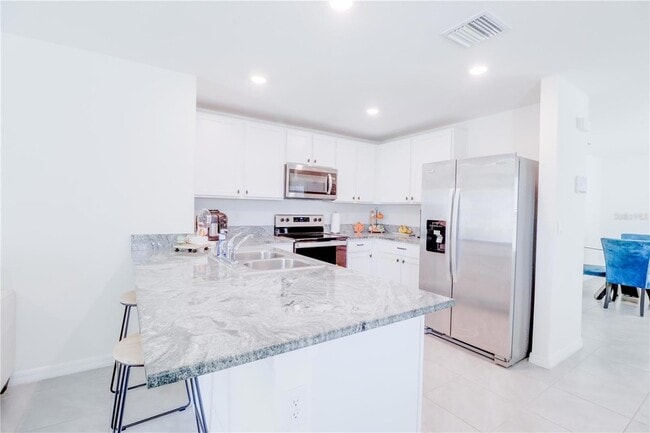 Building Photo - 8695 SW 46th Ave