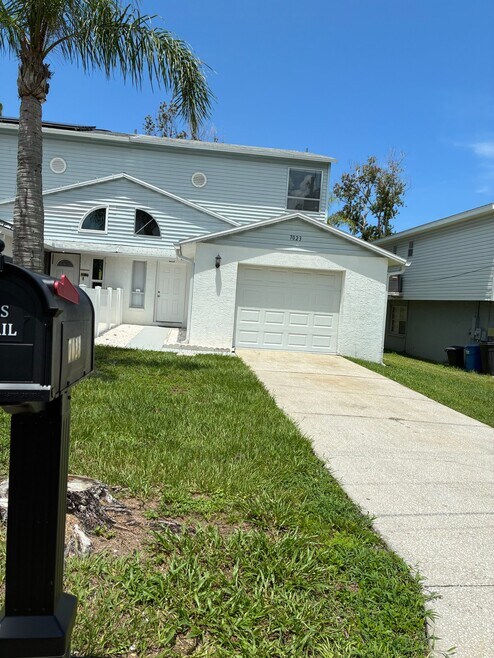 Building Photo - 7023 Oakwood Dr