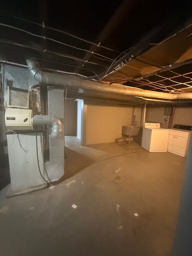 Building Photo - Loves Park 3 bedroom