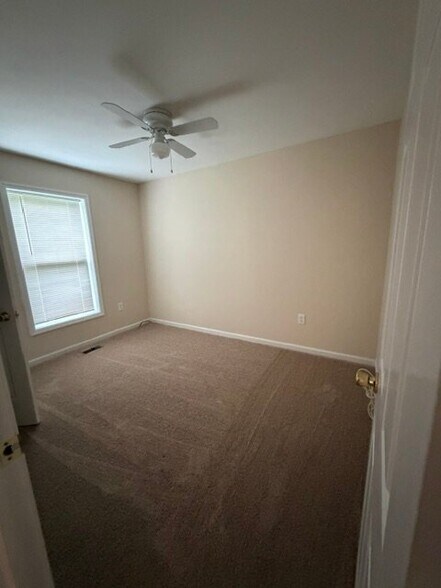 Building Photo - 10457 Hughes Ln