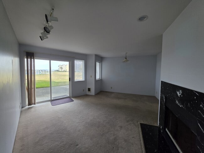 Building Photo - 1728 Edwards Dr