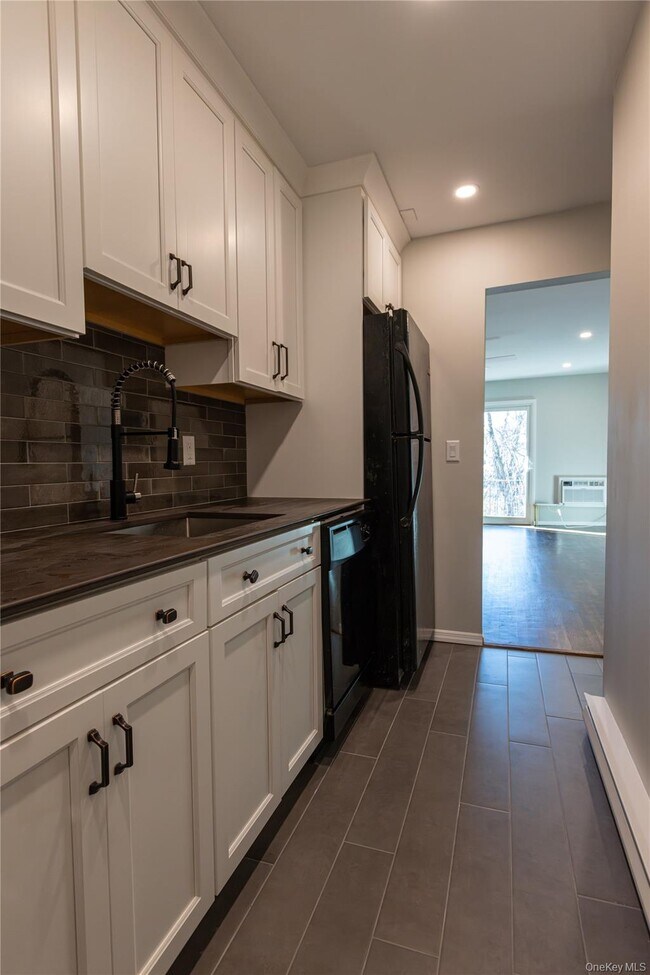 Building Photo - 303 Old Mill Rd