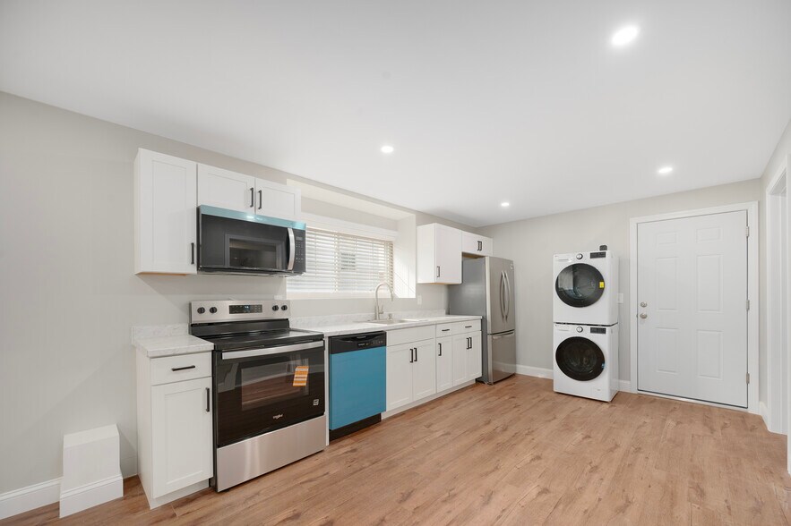 Primary Photo - 28 Grosvenor Ave