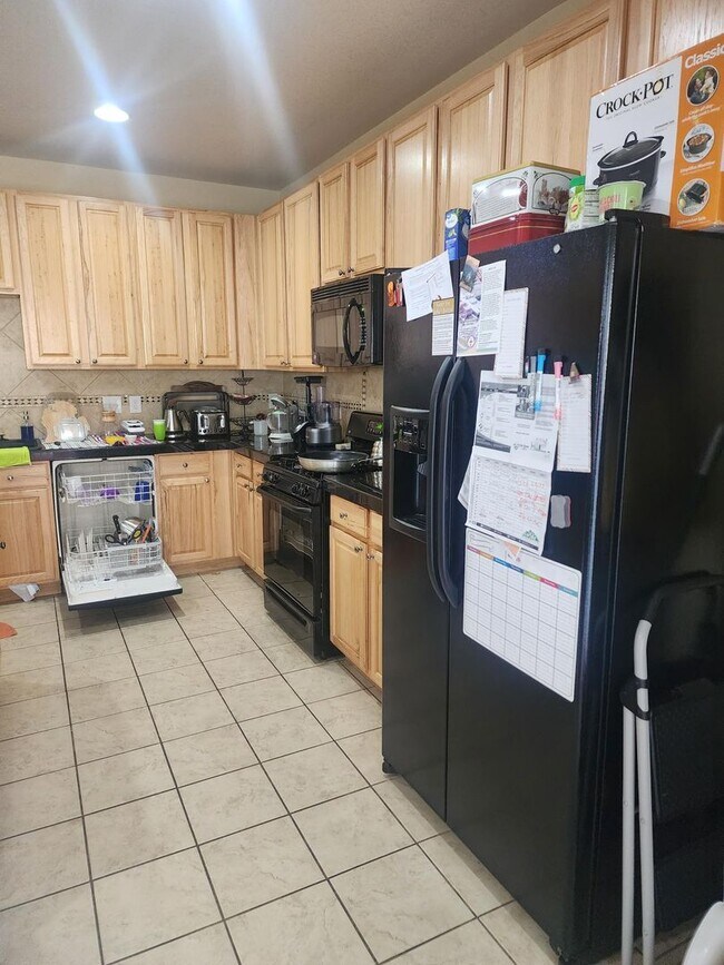 Building Photo - Spacious Townhome with Gorgeous Views & Th...
