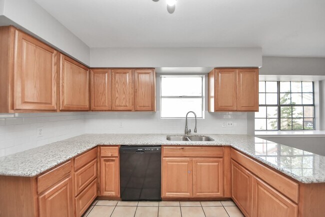 Building Photo - 115 Squires Bend