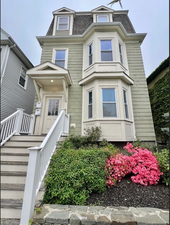 Building Photo - 739 Somerville Ave