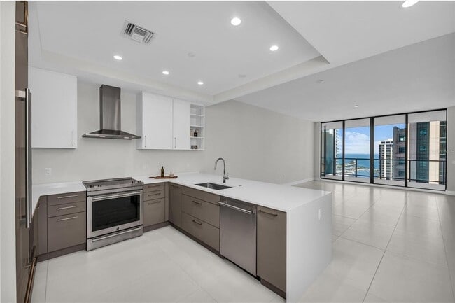 Building Photo - 275 1st Ave S