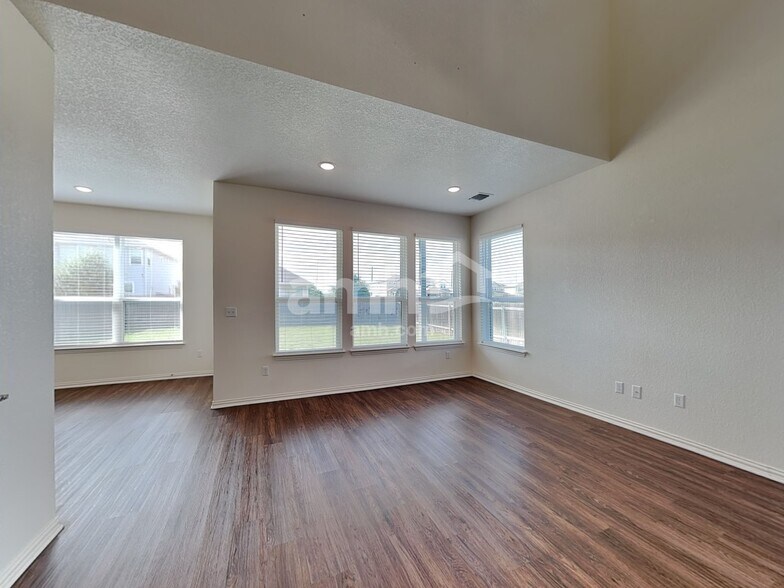 Building Photo - 2735 Geronimo Creek