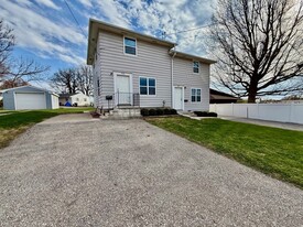 Building Photo - 923 Rainbow Dr
