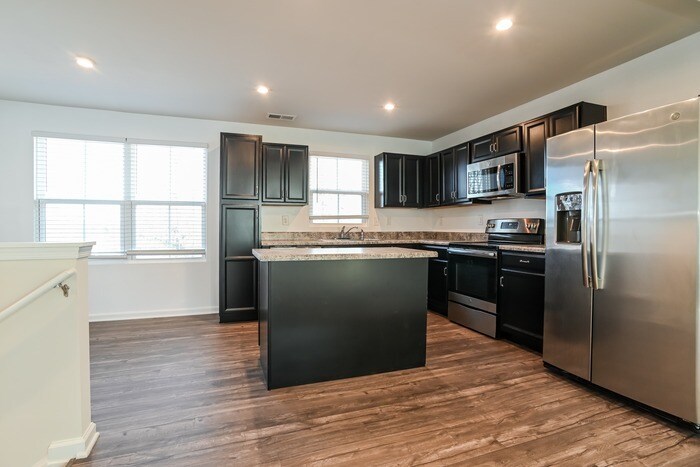 Building Photo - 804 Renee Ave