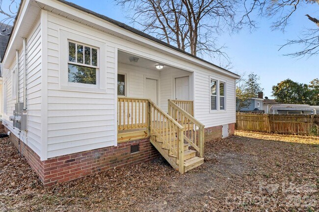 Building Photo - 266 Moore Dr NW