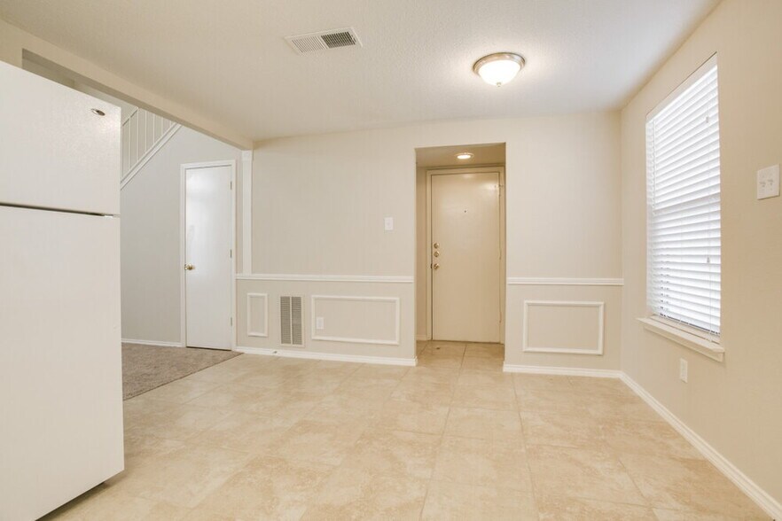 Building Photo - 719 Nightingale Cir