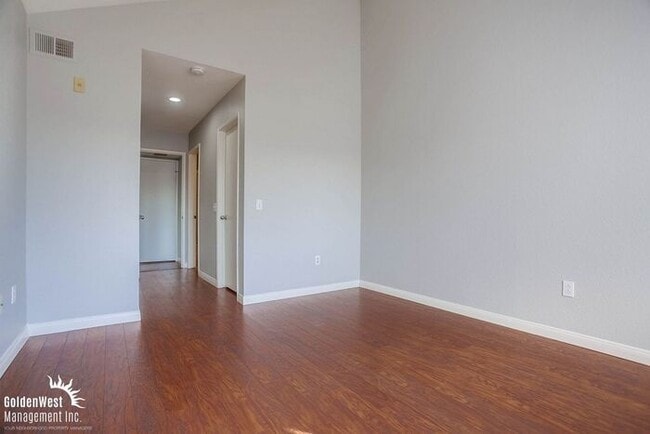 Building Photo - Charming 2Bdm 2Ba Condo in The Venetian Community of La Jolla