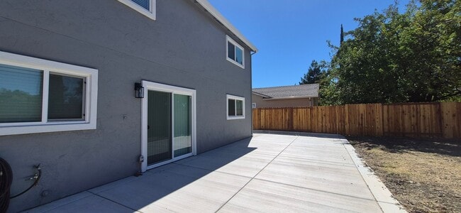 Building Photo - 132 Hyannis Ct