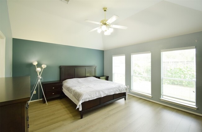 Building Photo - 3219 Summerland Dr