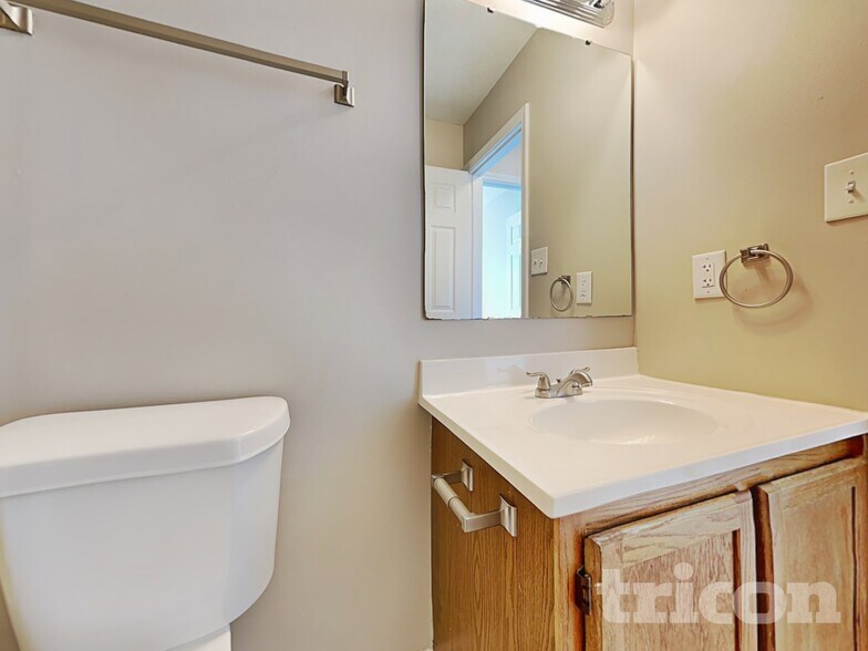 Building Photo - 6228 Glenshire Ln