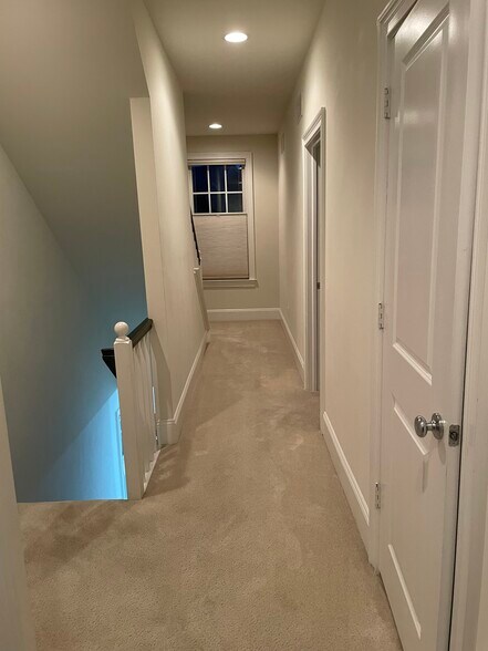 Building Photo - 18865 Bethpage Dr