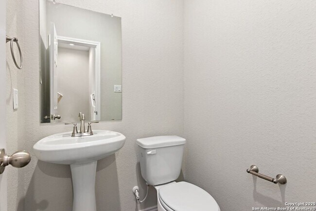 Building Photo - Luxury Duplex in Seguin (Navarro ISD)