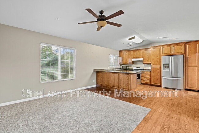 Building Photo - 8823 Los Coches Rd