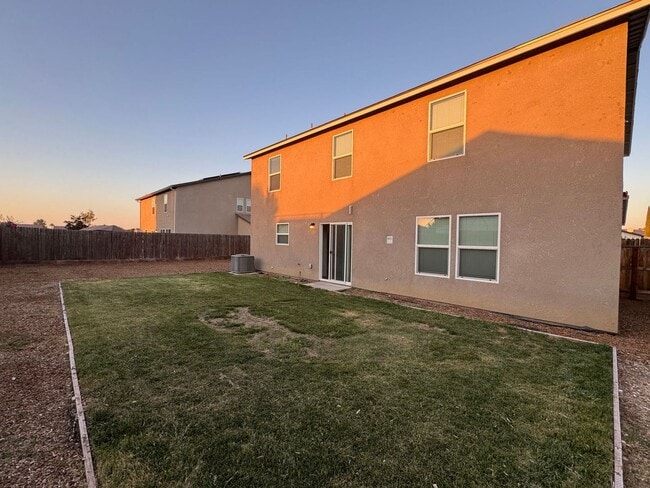 Building Photo - Perfect 5 bedroom, 3.5 bath home with attached private Casita - With Solar !