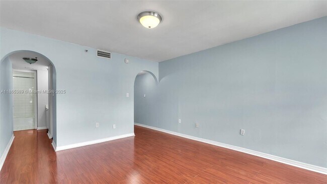 Building Photo - 10661 SW 108th Ave