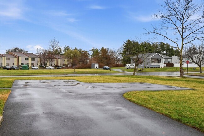 Building Photo - 4548 Rosemarie Dr