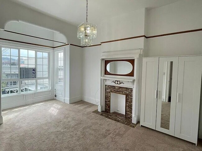 Building Photo - "Charming 2-Bed, 2-Bath Sanctuary in the Heart of San Francisco!"