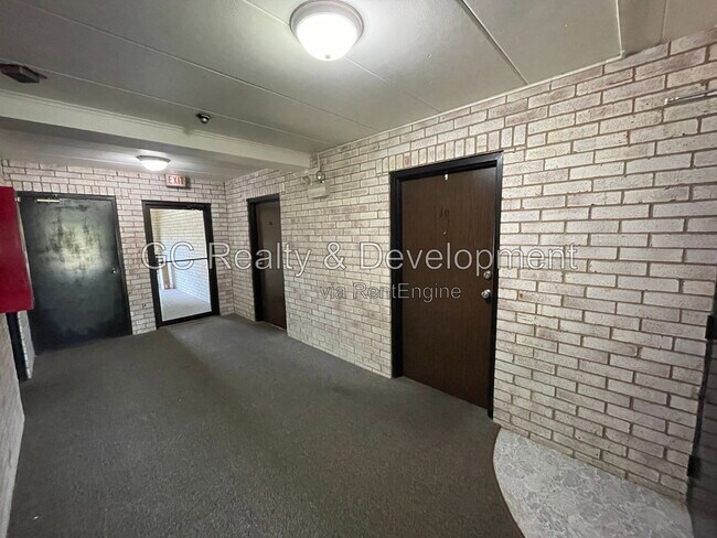 Building Photo - 180 N Wolf Rd