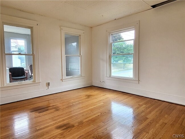 Building Photo - 616 Teall Ave