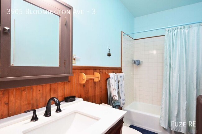 Building Photo - 3905 Bloomington Ave