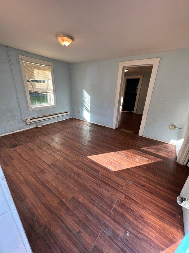 Building Photo - 1806 W Davidson Ave