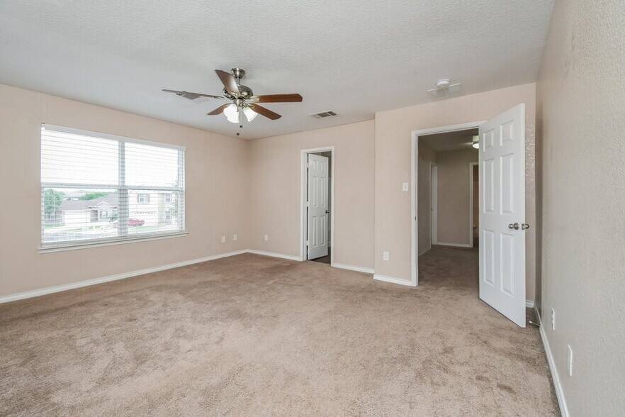 Building Photo - 5328 Nueces Ln