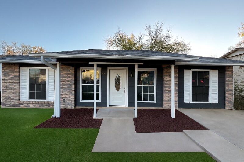 Primary Photo - 2325 Lakehurst Dr