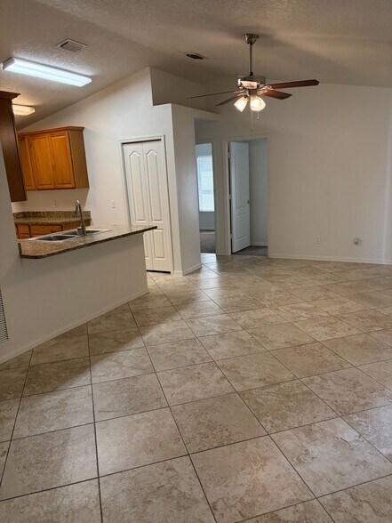 Building Photo - 4401 Longshore Dr