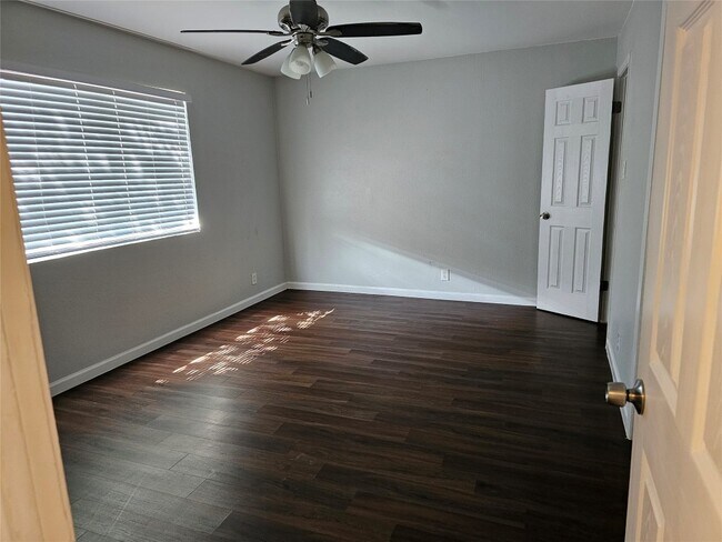 Building Photo - 2110 Oak Motte Ln