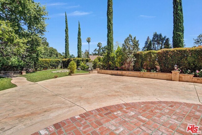 Building Photo - 1515 Outlook Cir