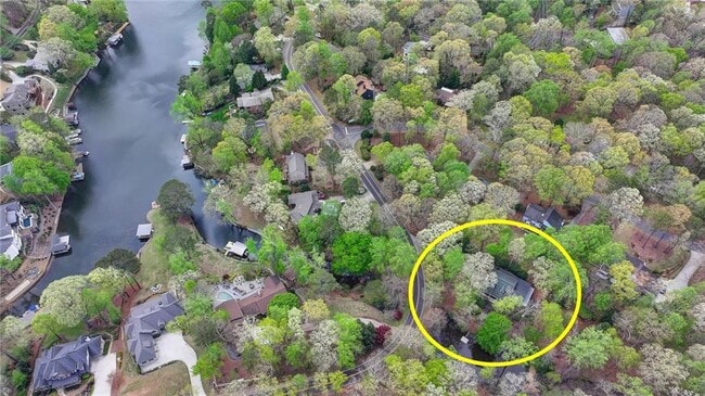 Building Photo - 443 Lakeshore Dr NW